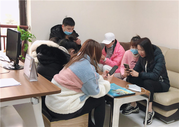 积极主动诚相待，热心肠造就“带货王”——记联盛奥特莱斯许海燕