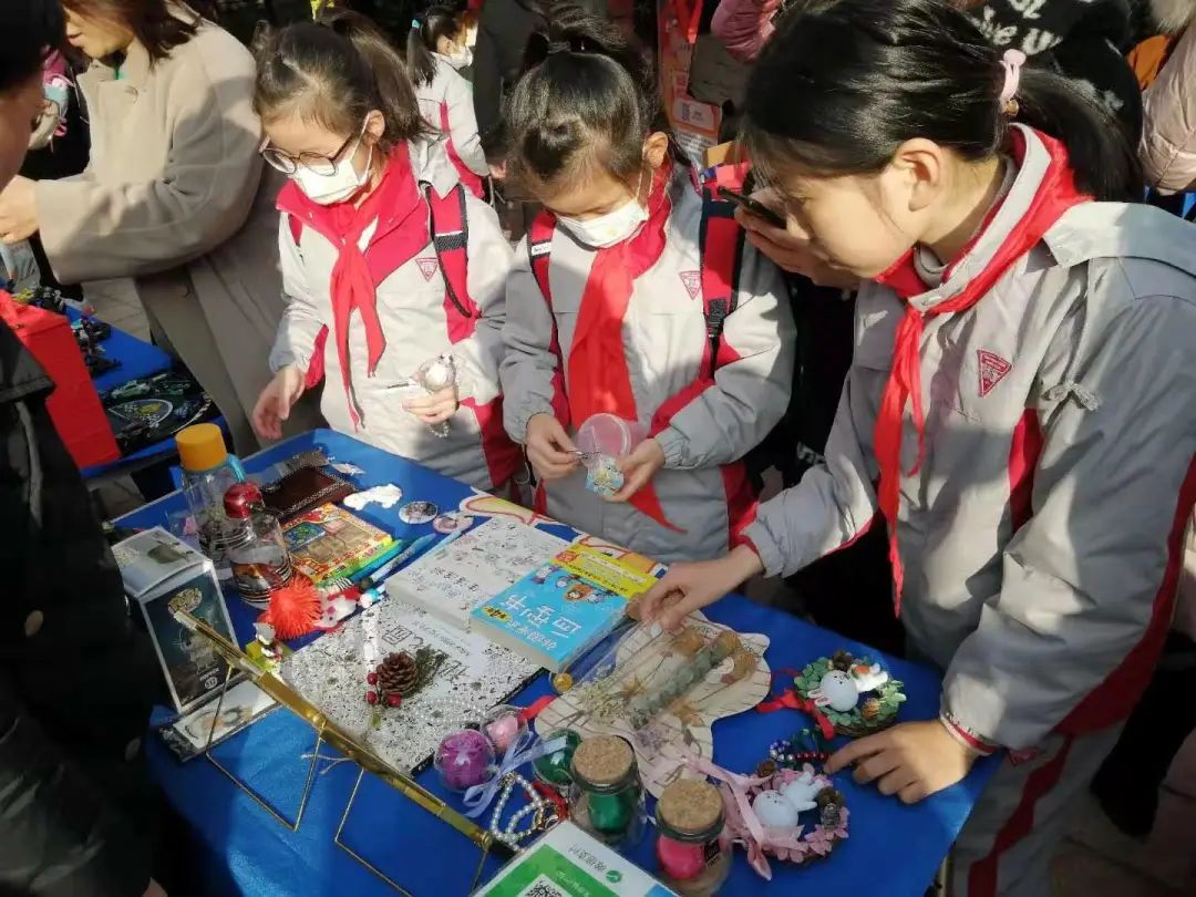 “中西合璧”小集市，徐家汇这场“迎新嘉年华”年味足