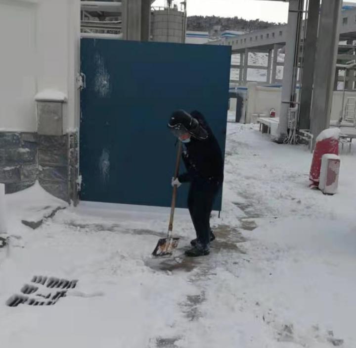 八角电厂迎战暴风雪“雪窝”里奋斗出“暖流”歌