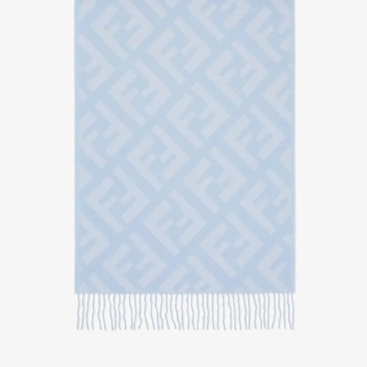 配饰狂|程潇的大牌围巾，logo特大但不显老