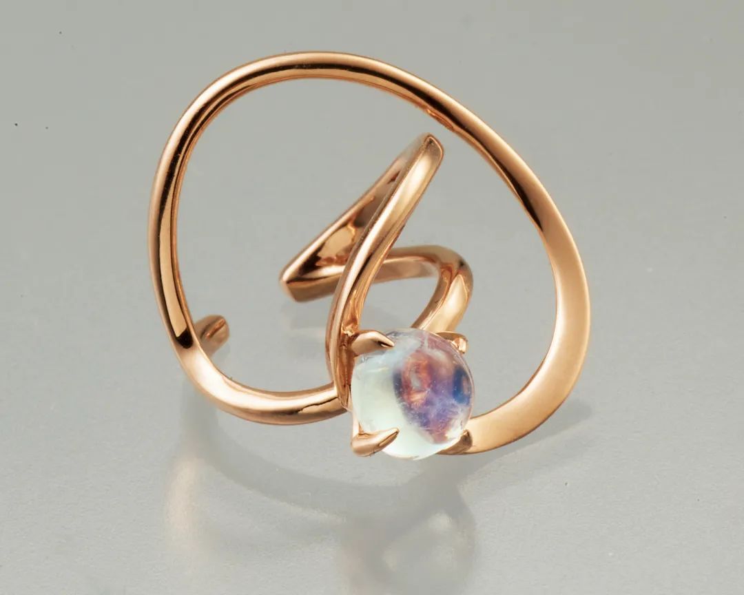 没有女人能拒绝一辆豪车,没有女人能拒绝香水