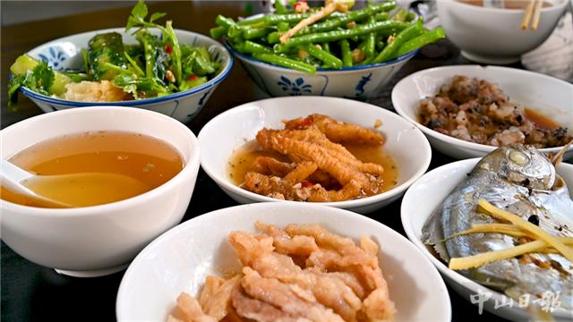 人情味丨小乌的蒸菜店