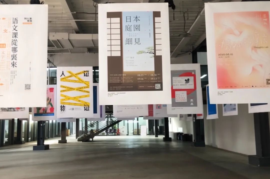 你家楼下的免费展览空间，晒着暖烘烘的太阳散步去吧