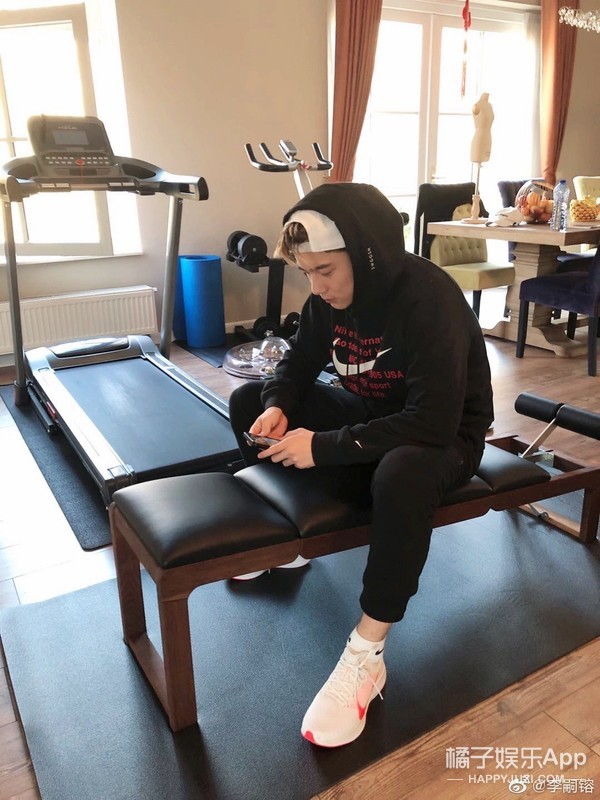 李嗣镕帅气视频,前国脚李明之子李嗣镕颜值