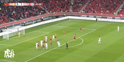 拜仁大胜巴萨莱万,莱万破门拜仁客场1-0领先