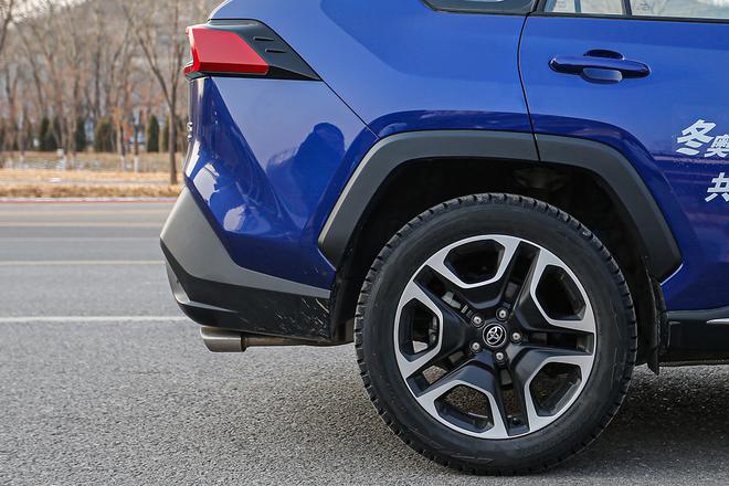 揭秘冬奥场馆体验普利司通冰锐客轮胎