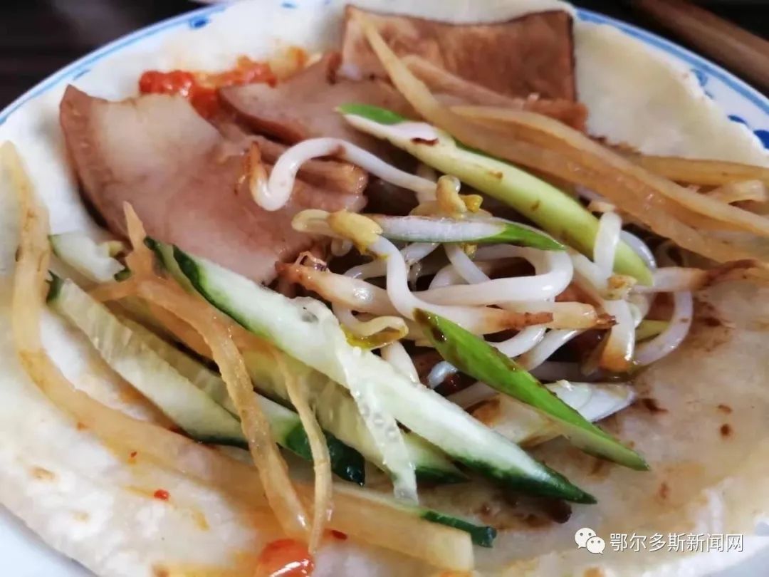 春饼怎么做又软又薄视频,春饼的做法和面技巧