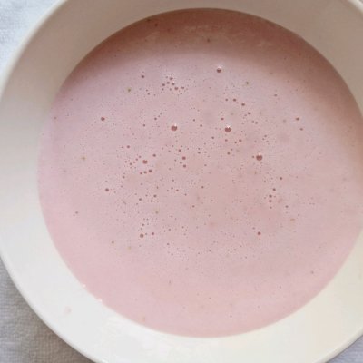 春日甜品制作教程草莓蛋奶布丁,自制软嫩q弹的草莓布丁