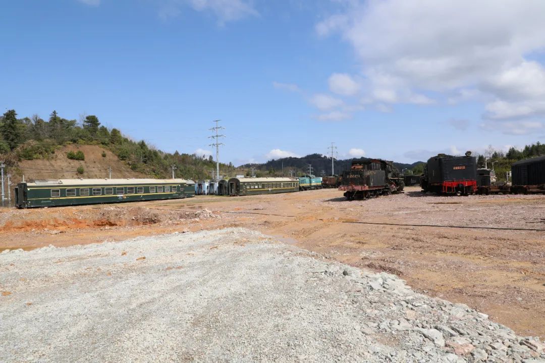 勇立潮头续写华章,勇立潮头继往开来