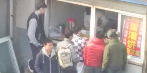 范志毅吐槽周琦、郭艾伦，说高兴了连自己都不放过