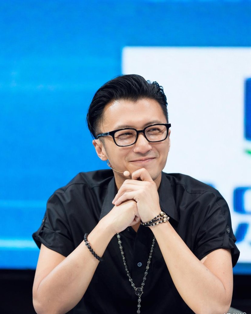 锋菲恋未来走向谢霆锋给出答案,锋菲被偶遇谢霆锋眼神宠溺甜炸屏