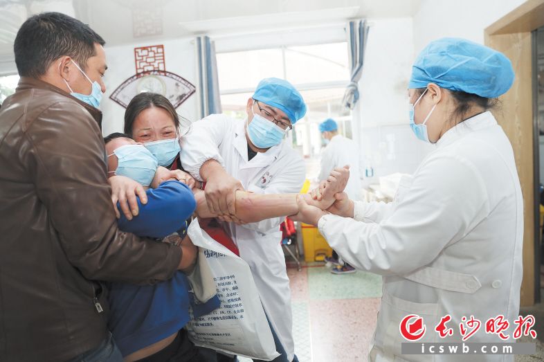 一家“超级乡镇医院”崛起一座小镇