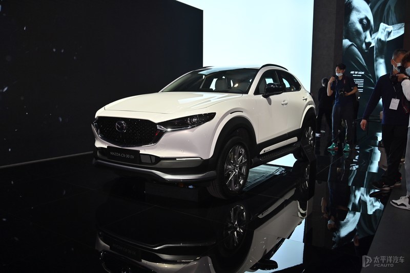 新款起亚嘉华实车曝光,2022丰田皇冠陆放豪华版图片