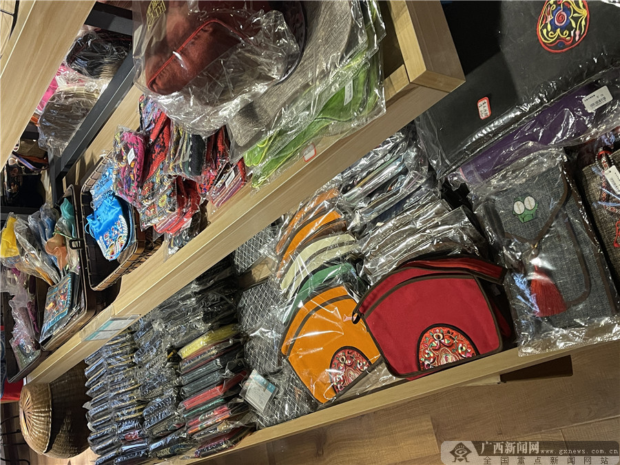 壮锦服饰,特色壮锦服饰视频