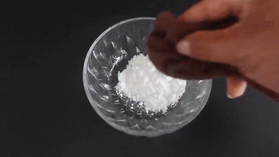 冰箱胶条发霉用小苏打,冰箱的胶条发霉难清洗教你一绝招