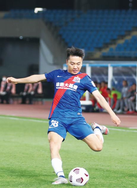 踢德比特意换了双鞋，*家宝温**心中有个“小遗憾”