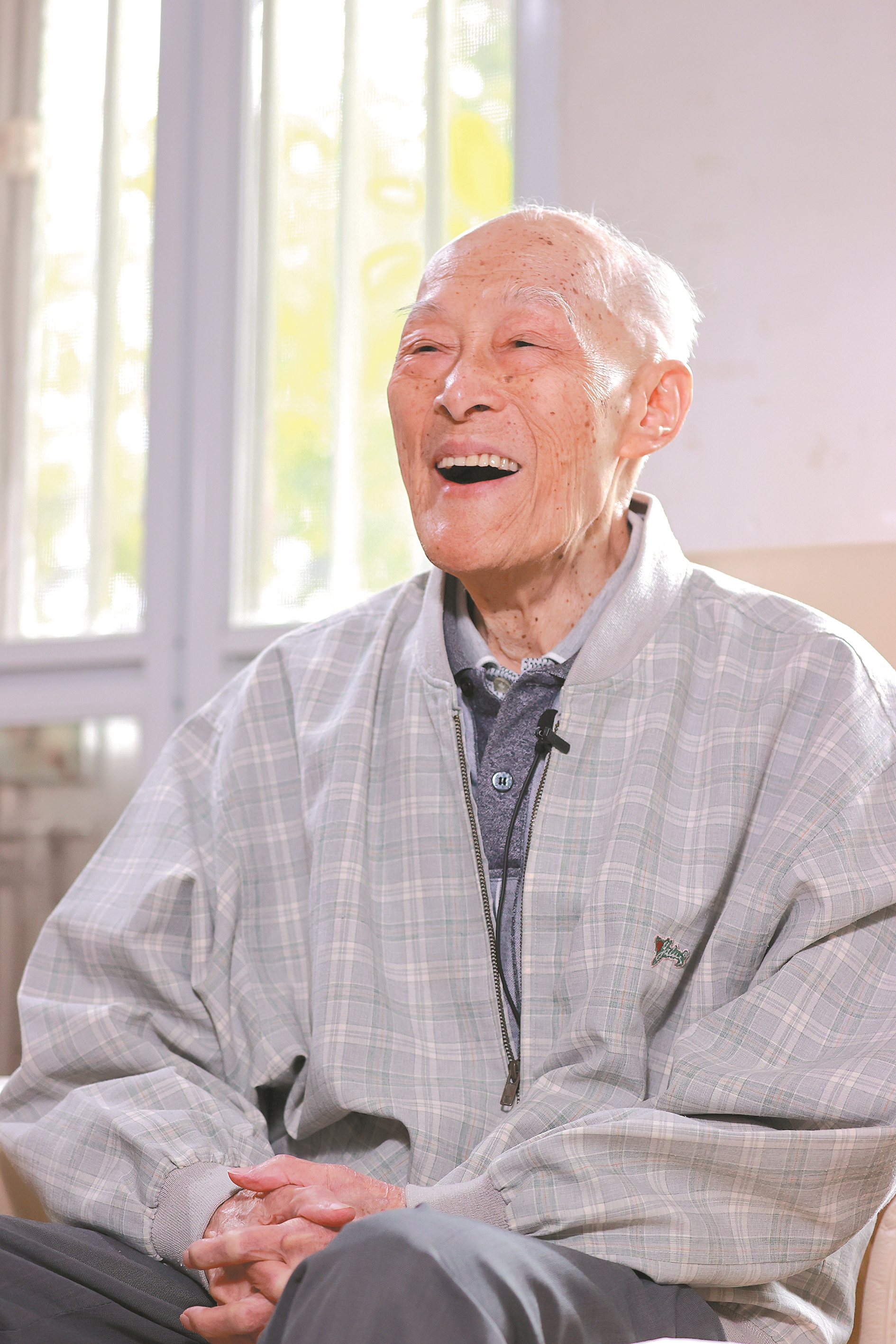 杨奇:一位穿梭粤港冒险犯难的传奇报人