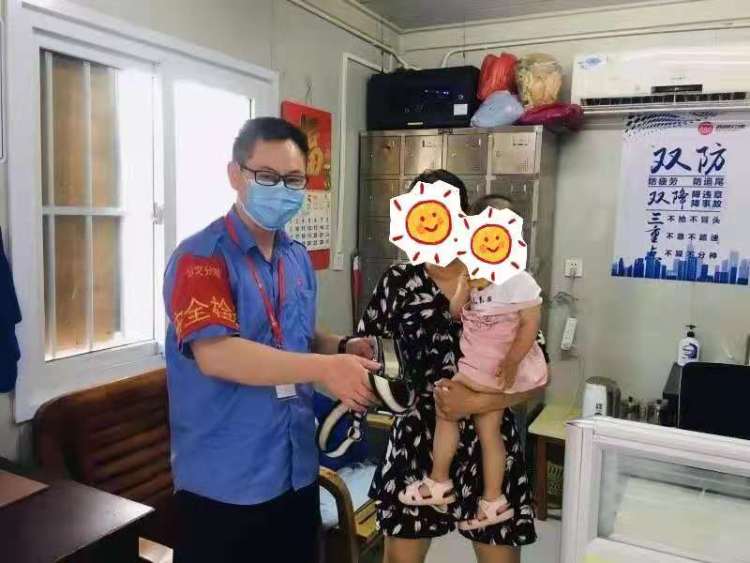 包包掉公交车上怎么找回,女子坐公交车大意丢失包