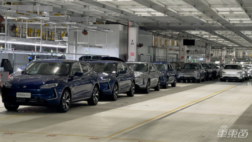 重庆试驾华为版增程电动车：动力不输百万级跑车，华为音响上档次