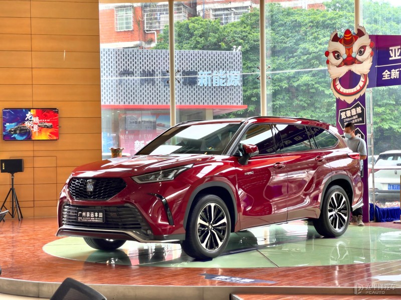 新款起亚嘉华实车曝光,2022丰田皇冠陆放豪华版图片