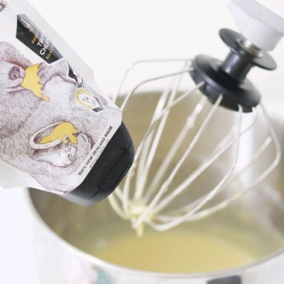 今天来做个足球翻糖蛋糕,早上来一碗红糖鸡蛋