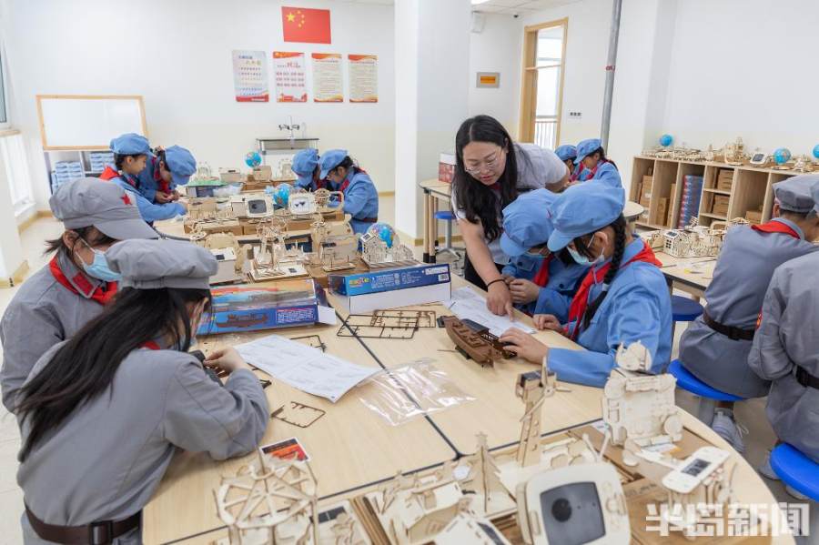 西海岸新区红军小学师资,红星闪闪红军小学视频