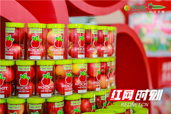 绿叶水果携手乐淇高颜值“小苹果”走红长沙