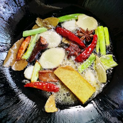 牛筋头巴脑怎样做好吃又软烂,筋头巴脑一锅香所需食材