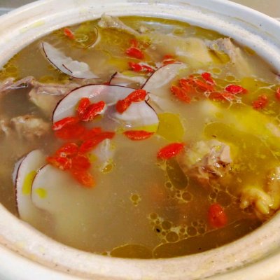 广东海底椰鲍鱼煲鸡汤,海底椰芋头鸡汤