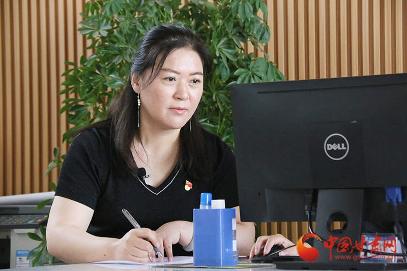 社区书记做群众的贴心人,当好服务群众的贴心人