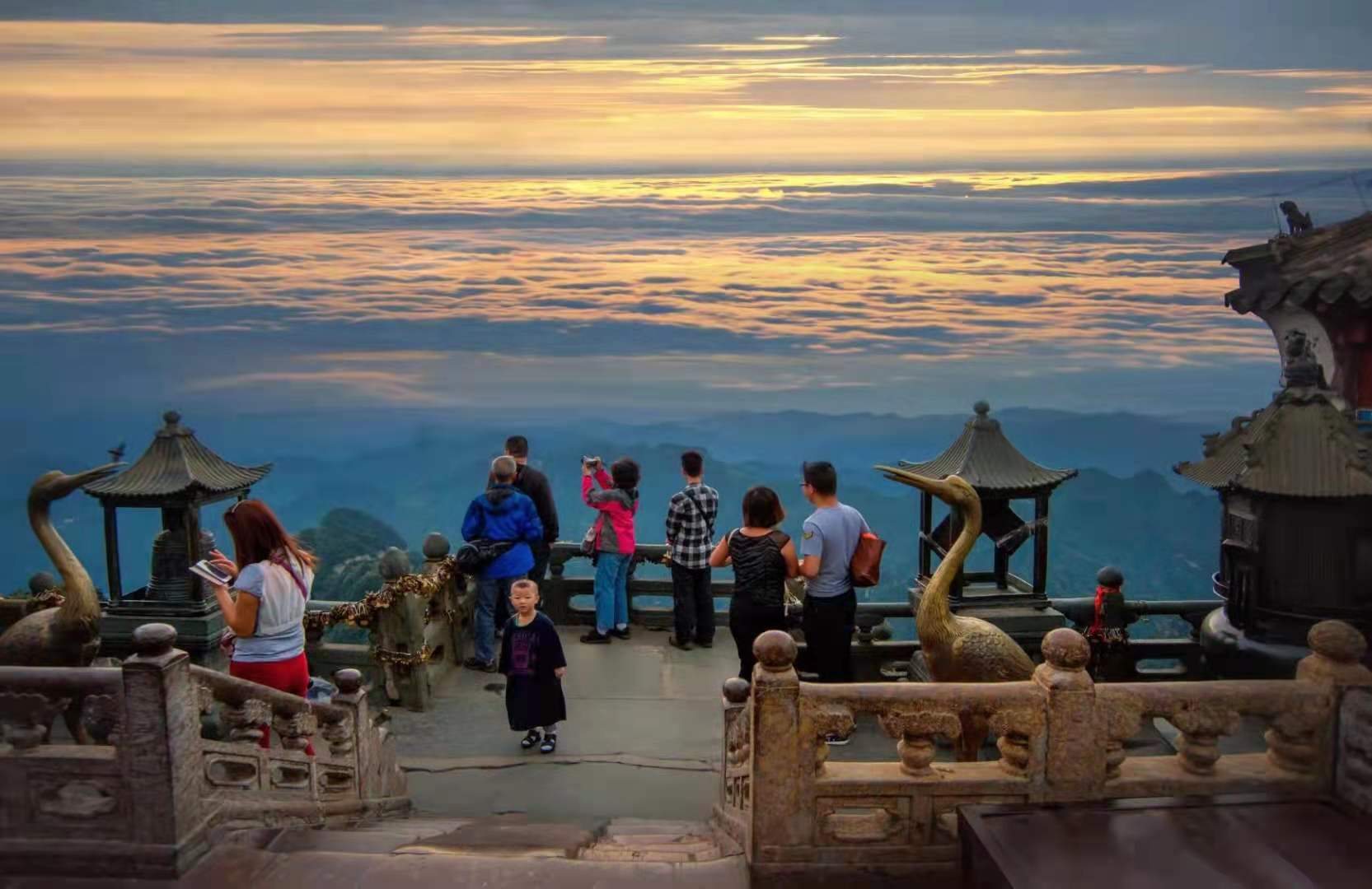 大美武当山道教圣地欢迎您,世界文化旅游目的地武当山