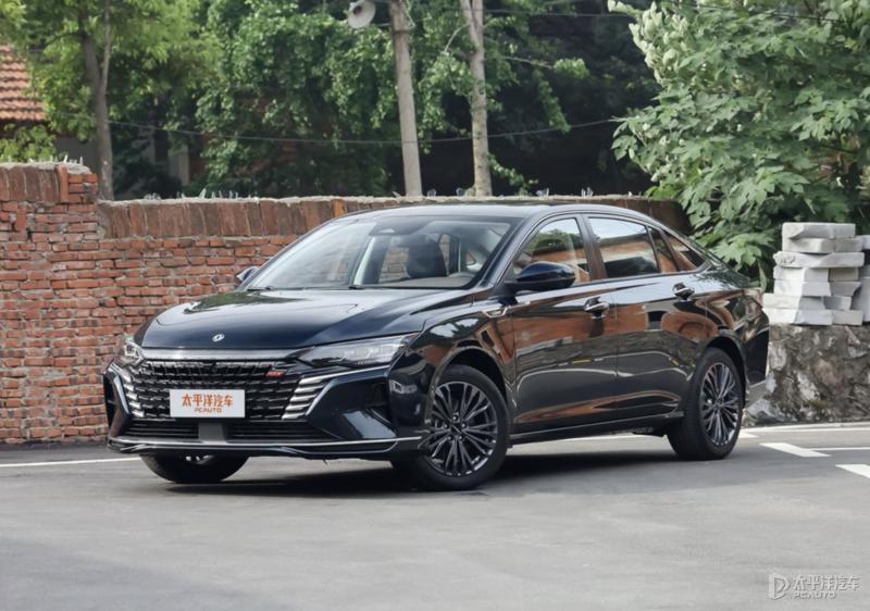 新款起亚嘉华实车曝光,2022丰田皇冠陆放豪华版图片