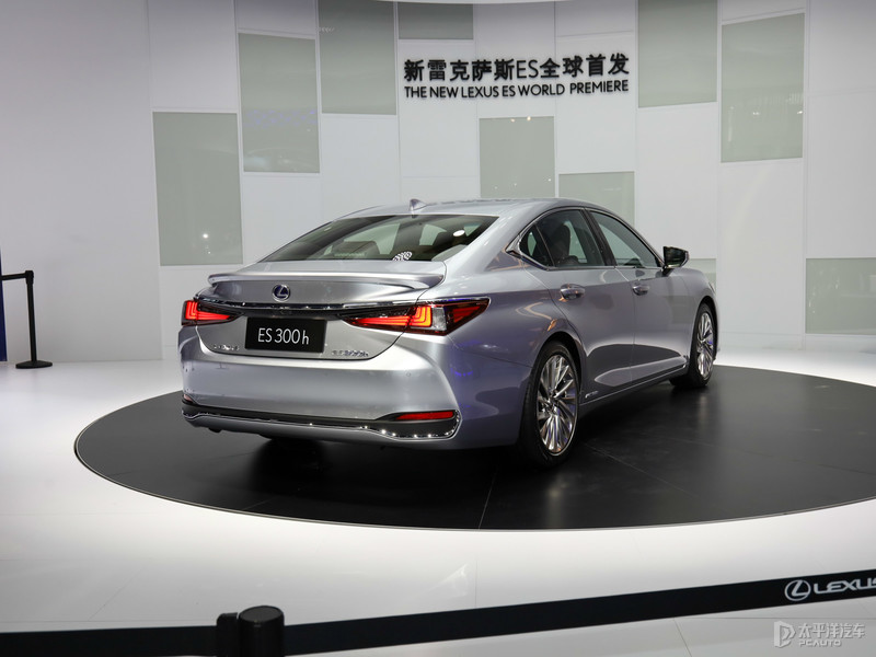 新款起亚嘉华实车曝光,2022丰田皇冠陆放豪华版图片