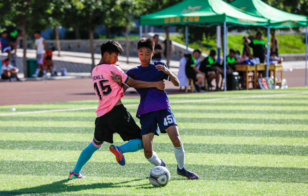 足球赛场上的催泪时刻,感动足球场上落泪的瞬间