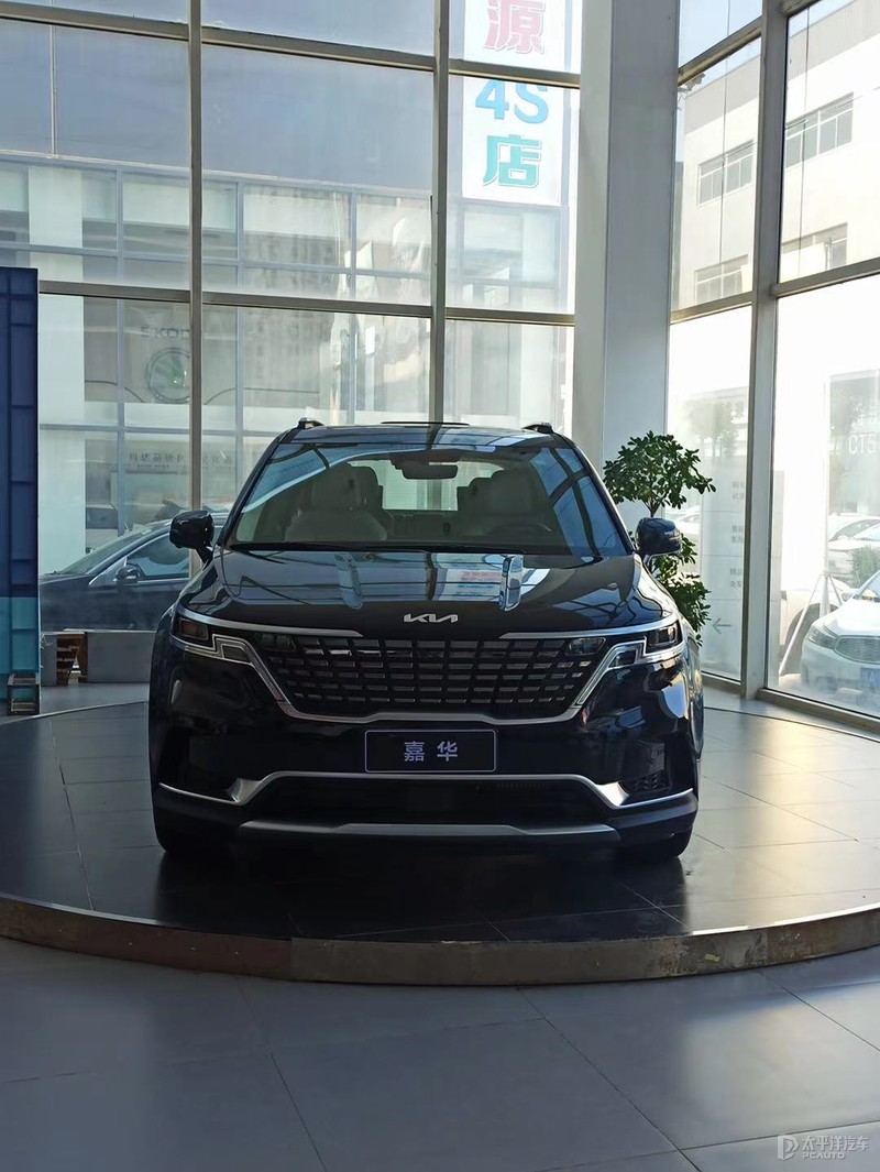 新款起亚嘉华实车曝光,2022丰田皇冠陆放豪华版图片