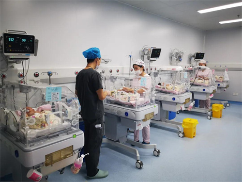 2个月的宝宝感冒引发肺炎,2岁宝宝肺炎引起发烧