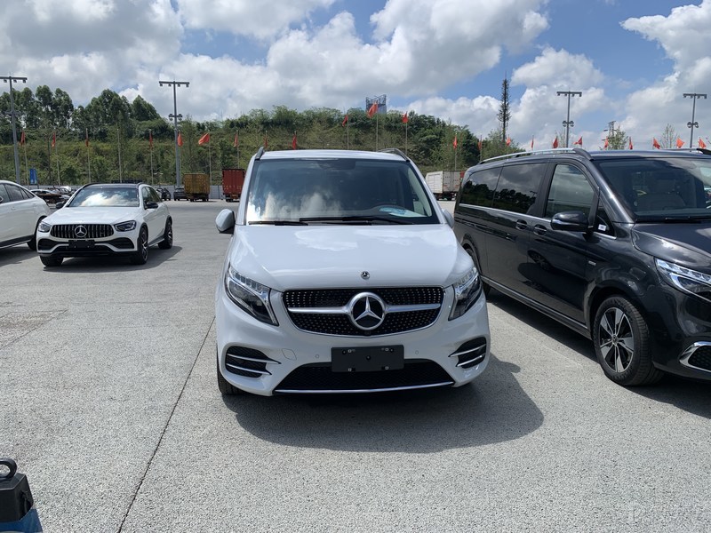 2021款奔驰V级正式上市售47.88-64.68万元