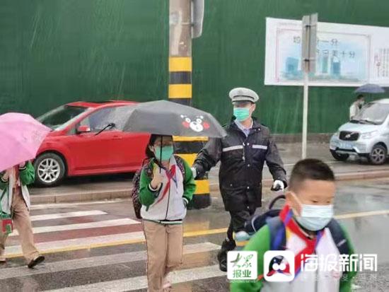 开学季衡东交警开启护学保障模式,开学季交警护学保平安