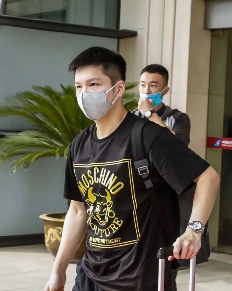 运动员穿的什么中国品牌,中国运动员穿的衣服品牌