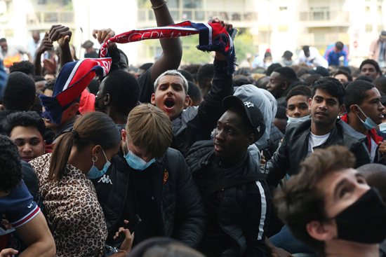 新闻“全欧了”：卖梅西球衣能回本？大巴黎耸肩摇头否认三连