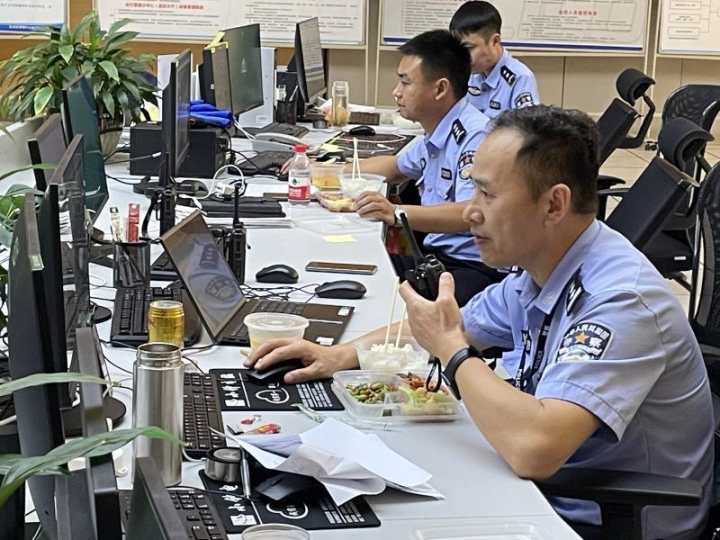 一顿饭吃了快二小时了,一顿饭吃了快一个小时