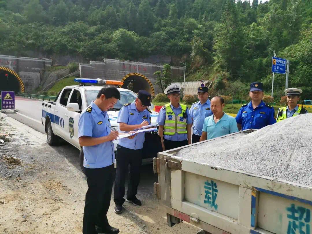 利川市的大街小巷变化真的好大,利川市中心的大变化