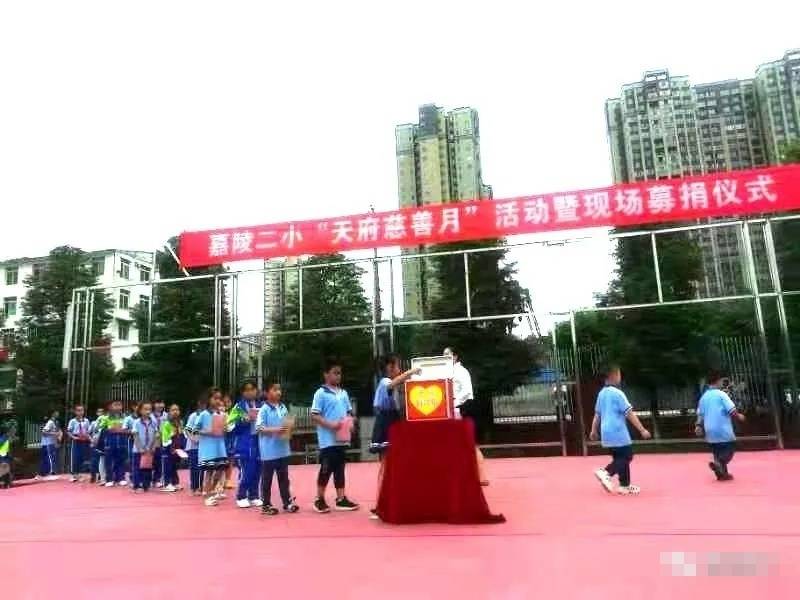 小男孩得神经纤维瘤,男孩不幸患上神经纤维瘤