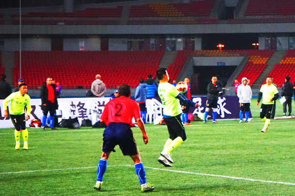青海首届八人制社会足球分级杯赛开幕