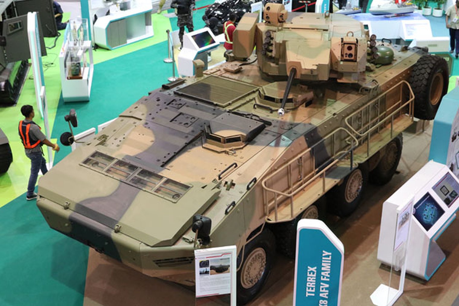 摩天大楼上面的机械怪兽,摩天大厦狂暴巨兽视频