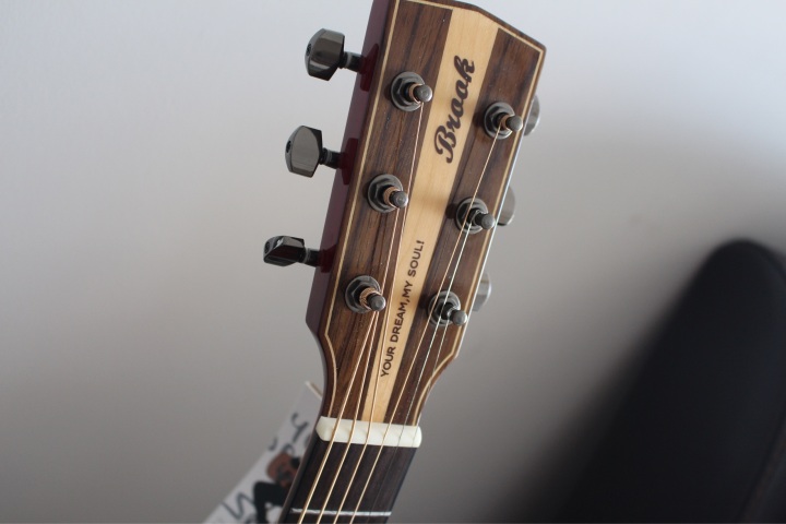 一个没钱的吉他爱好者聊聊他弹过的十几把吉他