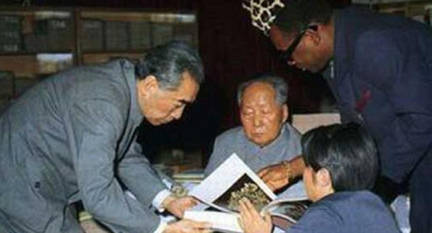 毛主席月薪多少？多次带头降低工资，还提议自己工资降为300元