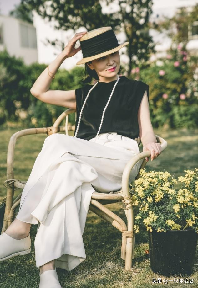 买了“奶奶鞋”却不会穿?看三木妈妈亲身示范,上班、日常都适合