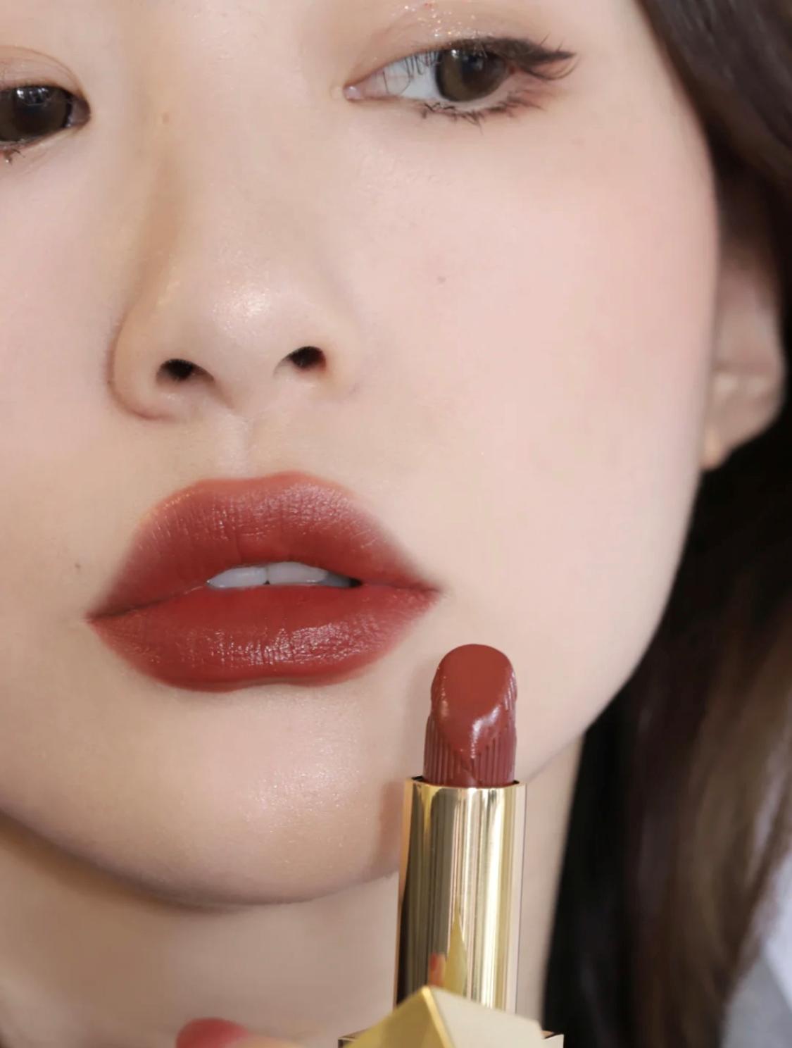 黄黑皮穿胡萝卜色好看吗,黄黑皮适合胡萝卜色显气色