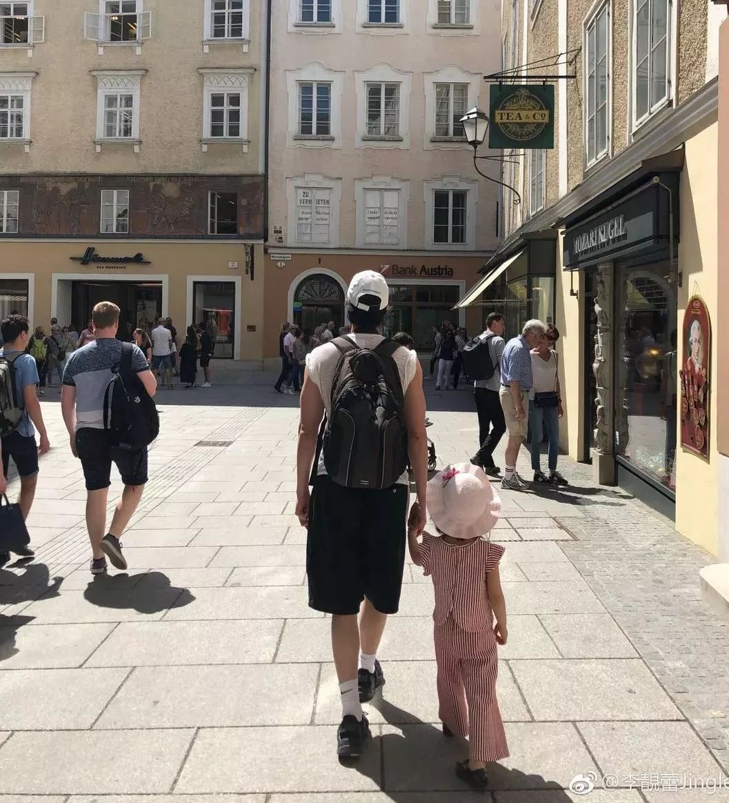 三娃奶爸王力宏，年入4.6亿，却一件衣服穿10年，钱都去哪了？